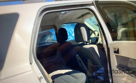 2009 Ford Escape Xlt z USA, uszkodzony, nr VIN 1FMCU03G09KB88977